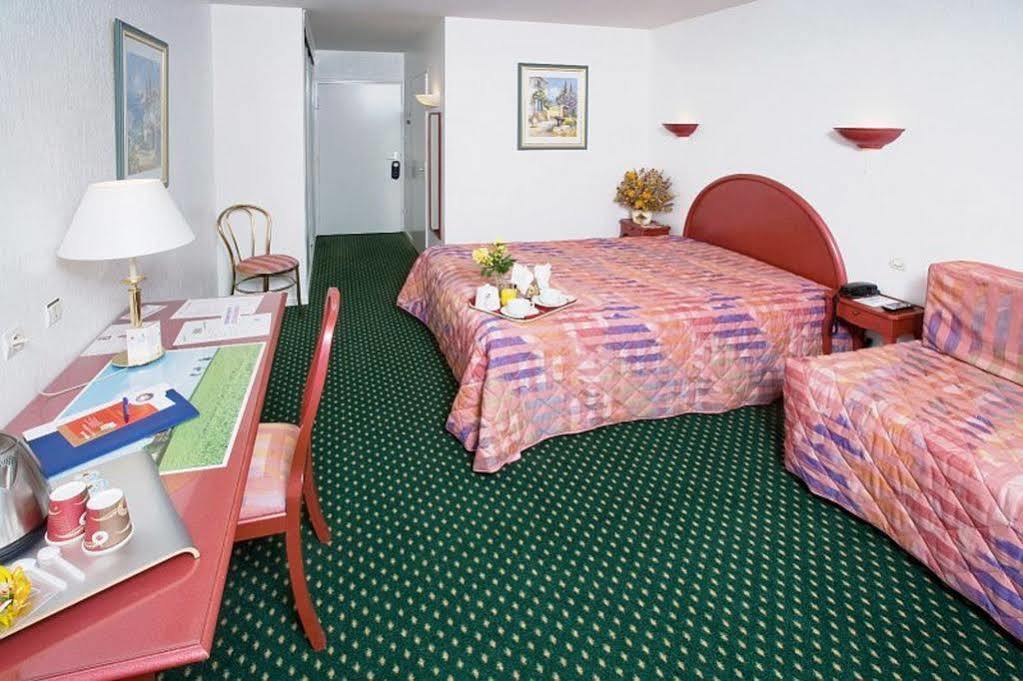 Logis - Belle Hotel, Lille-Ouest Bailleul  Exteriör bild
