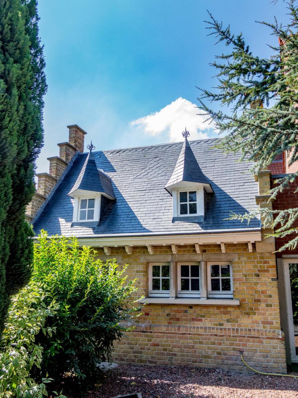 Logis - Belle Hotel, Lille-Ouest Bailleul  Exteriör bild